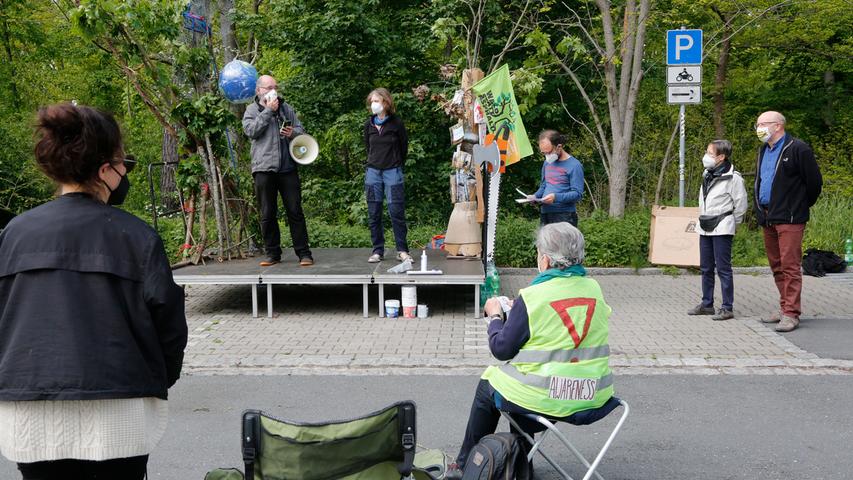Klima-Aktivisten richten Waldrettungs-Camp in Fischbach ein