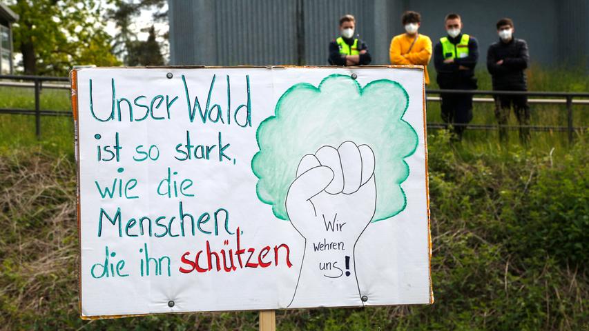 Klima-Aktivisten richten Waldrettungs-Camp in Fischbach ein