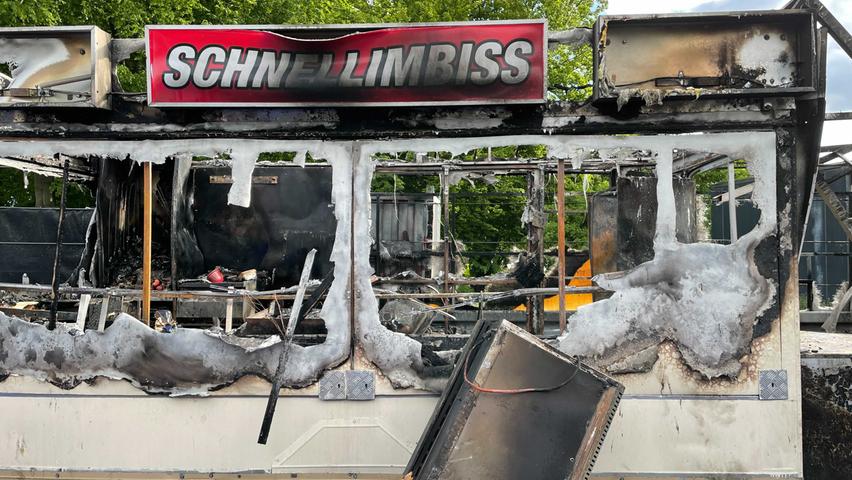 Nach Explosionen: Imbiss am Dutzendteich komplett zerstört