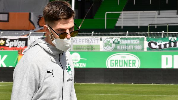 In einem Jahr aus der Regionalliga zur U21-EM. Sein Weg hat deutschlandweit für Aufsehen gesorgt. Hat in der Hinrunde das defensive Mittelfeld übernommen und ist mittlerweile unangefochtene Stammkraft. Willig, zweikampfstark, gelegentlichen mit wütenden Vorstößen in der gegnerischen Box. Nur sein Debüt-Tor gegen Bochum brachte nichts. Gegen Düsseldorf mit seiner Roten Karte fast zum tragischen Held geworden. Beim Feiern wie auf dem Feld aber ein ganz Großer. Hat bei Fums erzählt, dass er vor lauter Frust über den Platzverweis (und ein wenig zu viel Bier) sein Handy kaputt gemacht hat. Eindeutig: Aufsteiger. Note: 2