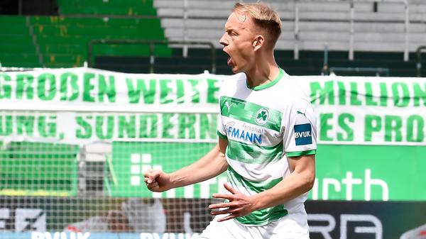 Unermüdlicher Läufer, der so manchem Torwart mit seinem engagierten Pressing Alpträume bereitet haben dürfte. Dazu immer torgefährlicher, besonders gegen Braunschweig und am vorletzten Spieltag in Paderborn. In den entscheidenden Spielen mit seiner Erfahrung auch eine wichtige mentale Stütze. Blieb immer cool. Daher jetzt: Aufsteiger. Note: 1,5