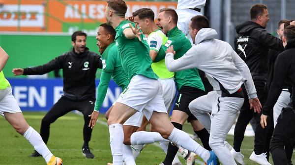 Für das Jahreszeugnis kamen nur Spieler mit mindestens zehn Einsätzen in die Wertung. Das nicht geschafft haben: Marius Funk (1 Einsatz), Leon Schaffran (ohne), Simon Asta (5), Abdourahmane Barry (9), Luca Itter (8), Marijan Cavar (1), Emil Berggreen (4), Robin Kehr (8).
