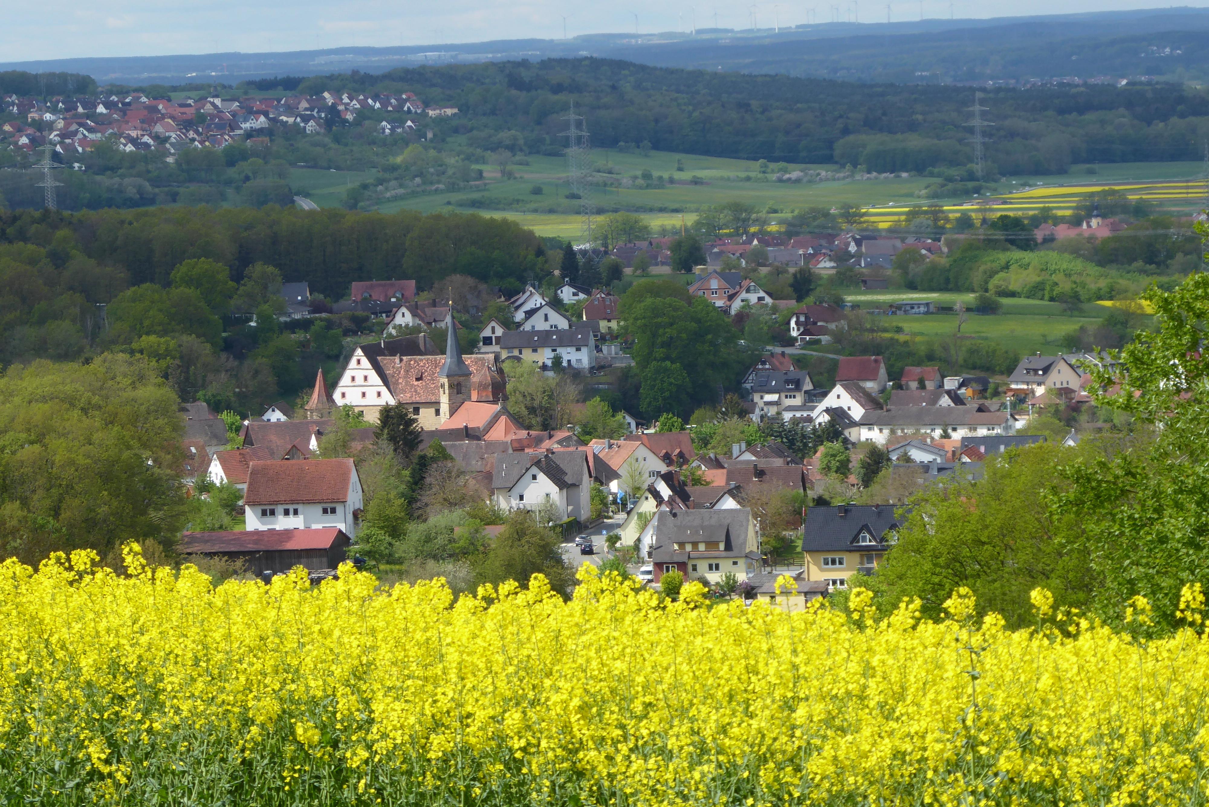Rapsfelder über dem kleinen Ort Wiesenthau hat NN-Leser Norbert Haselbauer wunderbar in Szene gesetzt.