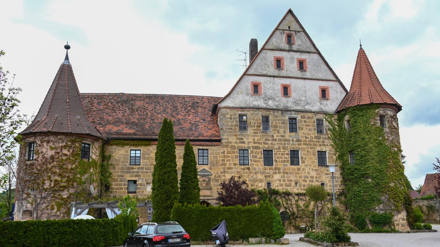Schloss Wiesenthau, idyllisch unterhalb des Walberla gelegen - kann auf eine lange Geschichte zurückblicken.