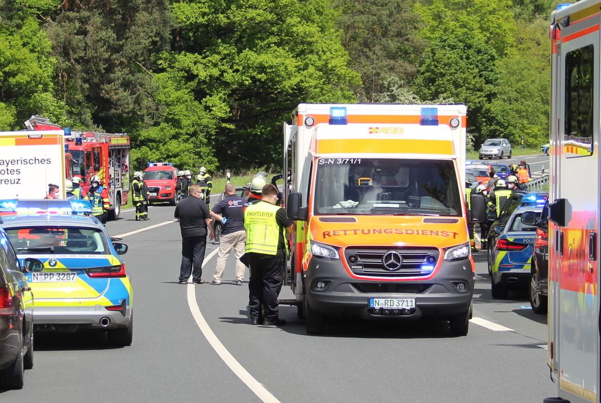 Hubschraubereinsatz Drei Schwerverletzte Nach Unfall Im Nurnberger Land Lauf A D Pegnitz Nordbayern