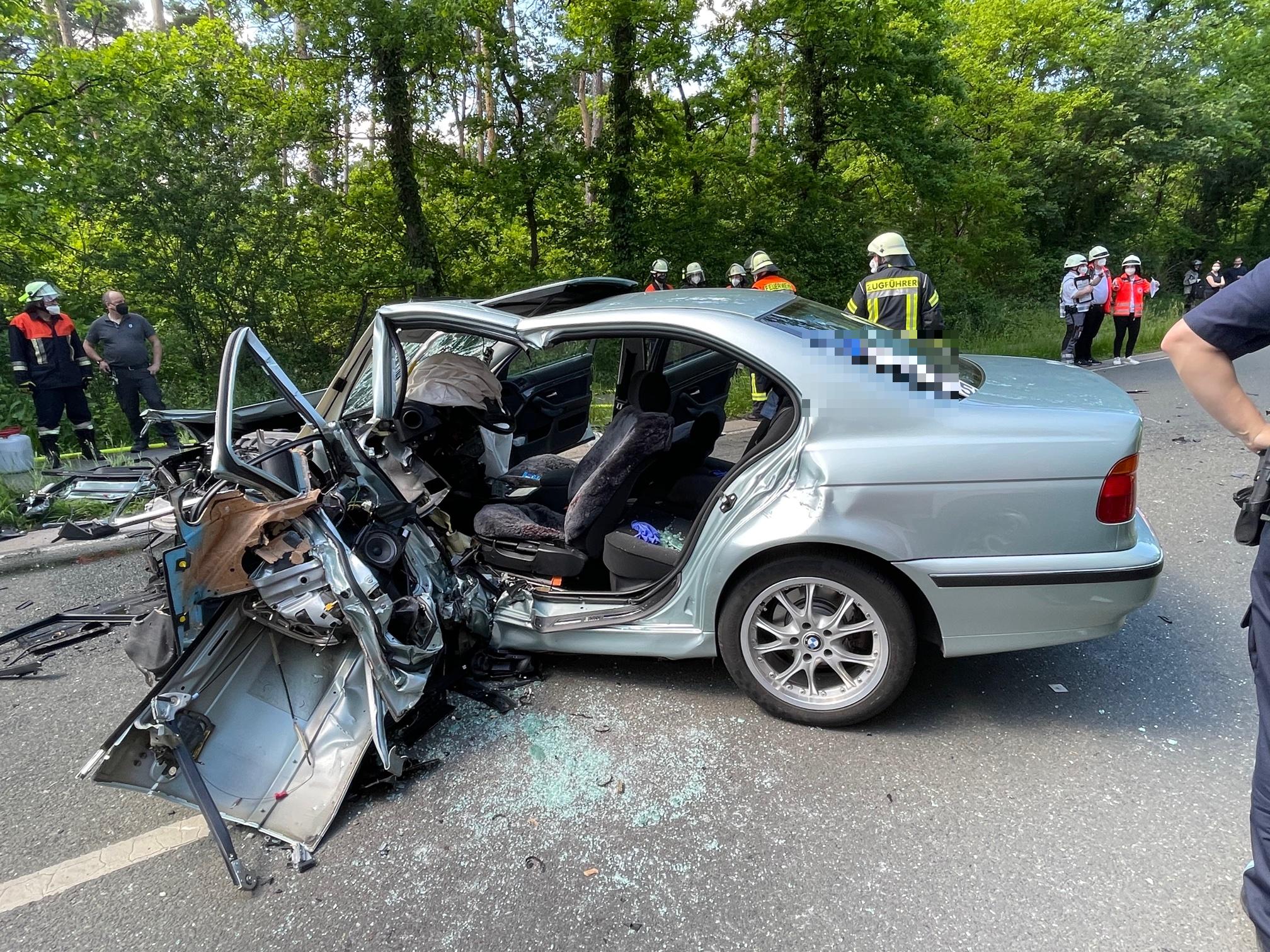 Frontalkollision Bei Fürth: Drei Personen Verletzten Sich Schwer