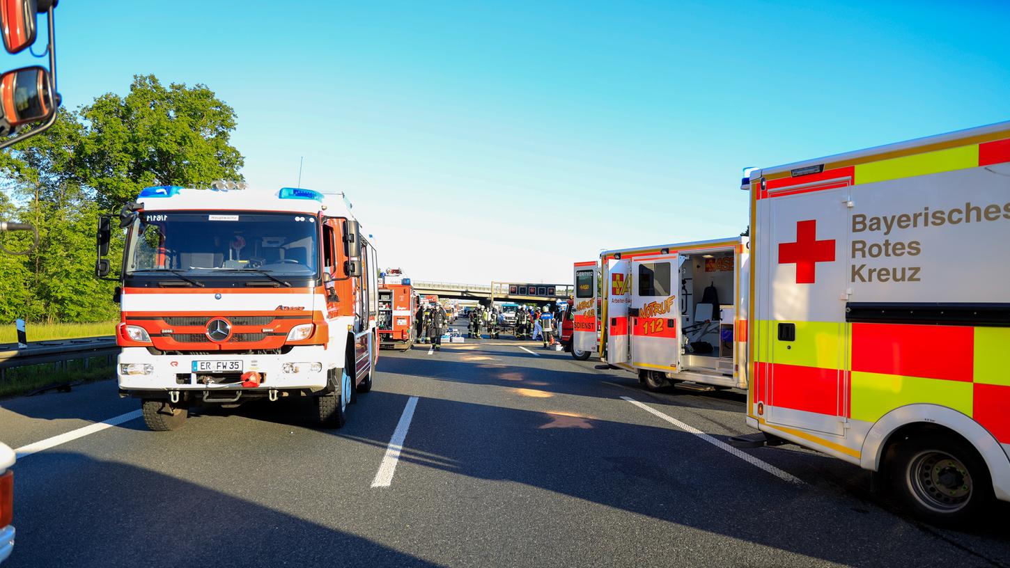 Ein Großaufgebot an Rettungskräften ist im Einsatz. 