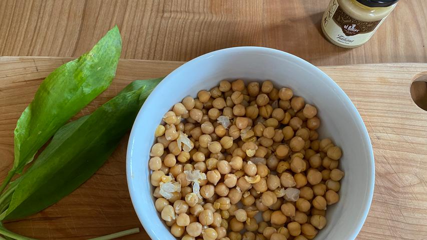 Ob roh oder zu Hummus verarbeitet - Kichererbsen sind vielseitig Ob roh oder zu Hummus verarbeitet - Kichererbsen sind vielseitig