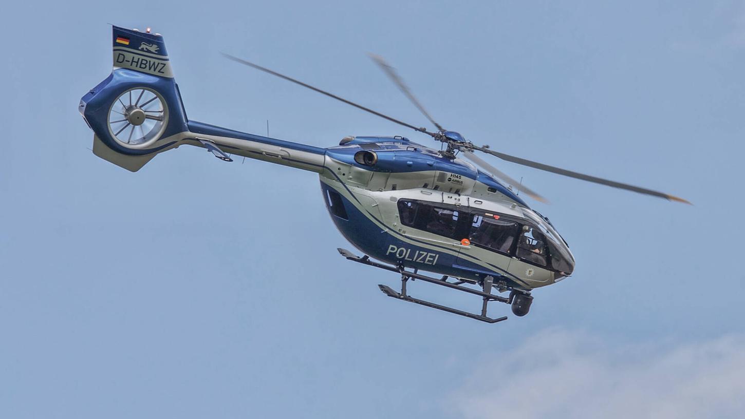 Nach Sexualdelikt in der Oberpfalz: Polizei sucht mit Hubschrauber nach Täter
