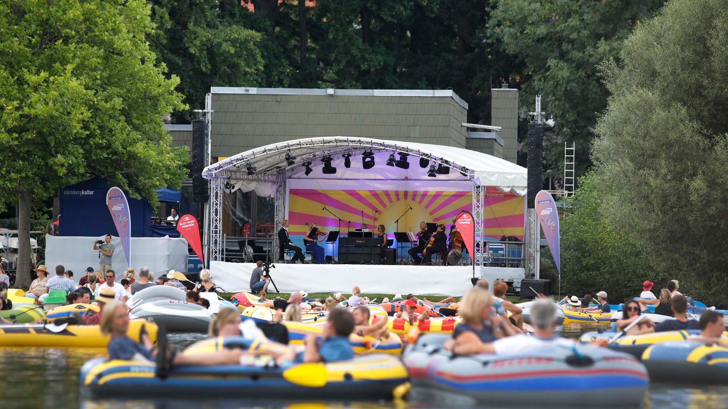 Die Seebühne steht heuer von Mittwoch, 30. Juni, bis Sonntag, 4. Juli, am Dutzendteich.
Die Seebühne steht heuer von Mittwoch, 30. Juni, bis Sonntag, 4. Juli, am Dutzendteich.