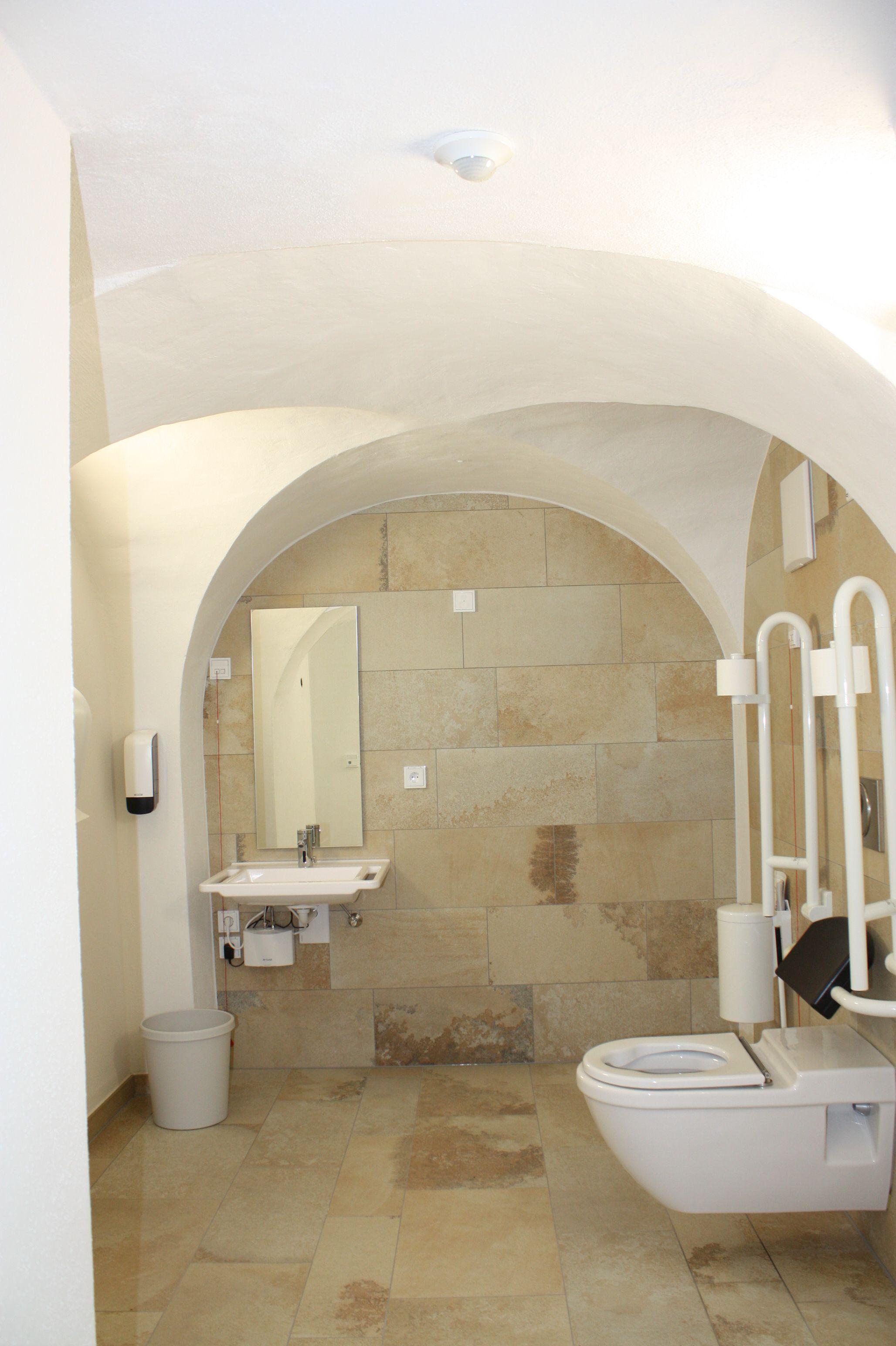 Im Foyer des umgebauten Gunzenhäuser Rathauses gibt es nun auch ein behindertengerechte Toilette.  