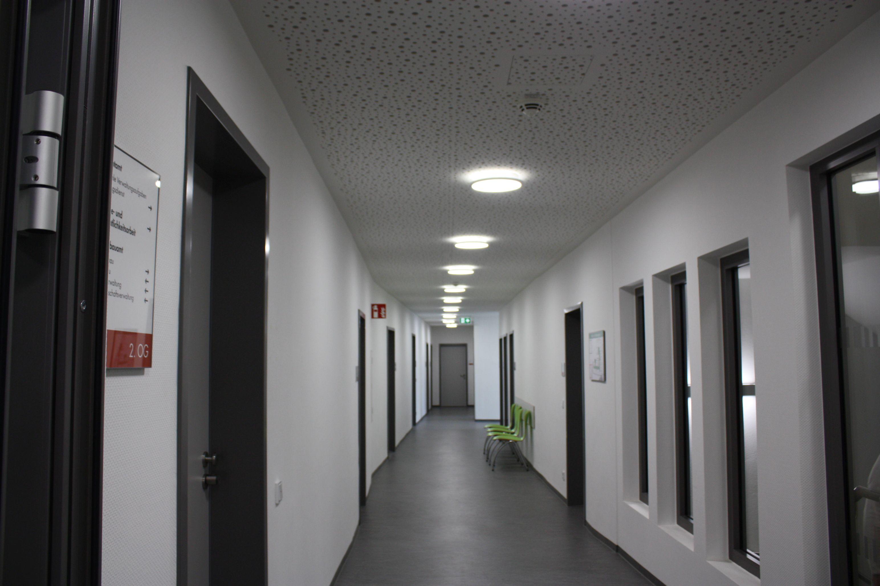 Das Rathaus ist ein altes Gemäuer, da ist so manches schief und krumm. Wie etwa die Gänge im Nordflügel. Das macht aber auch nach dem Umbau den Charme des Gebäudes aus.