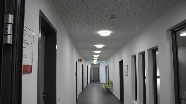 Das Rathaus ist ein altes Gemäuer, da ist so manches schief und krumm. Wie etwa die Gänge im Nordflügel. Das macht aber auch nach dem Umbau den Charme des Gebäudes aus.