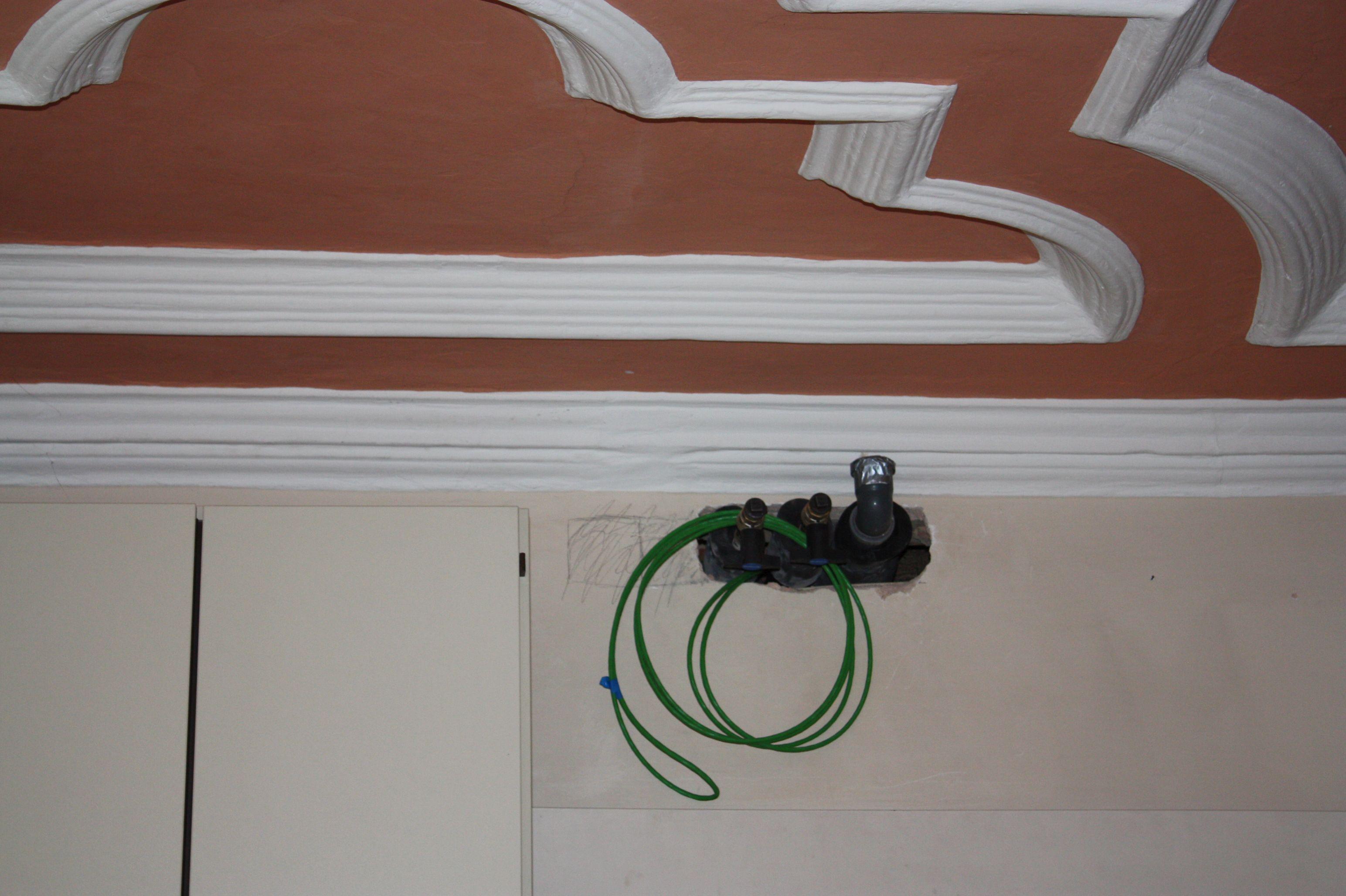 Noch sitzt die Kanzlei im ersten Stock des Südflügels, künftig sollen hier die Sitzungen der Stadtratsausschüsse über die Bühne gehen. Die Leitungen für die Klimaanlage sind bereits gelegt.