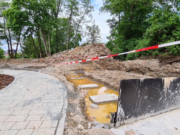 Statt Park-Feeling gibt es momentan eher wässriges Baustellen-Flair. Statt Park-Feeling gibt es momentan eher wässriges Baustellen-Flair.