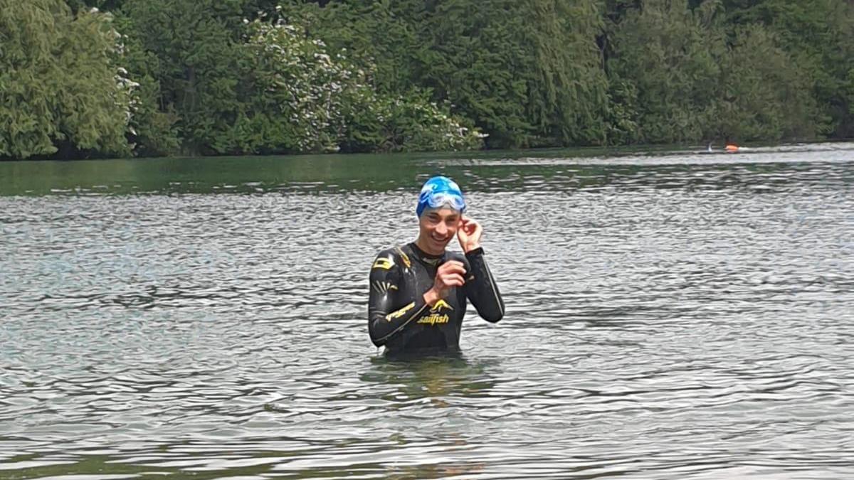 Der äußerliche Eindruck täuscht. Beim eisigen Schwimm-Start des Triathlons in St. Pölten hatte die Neumarkterin Elena Illeditsch keinen Spaß.
Der äußerliche Eindruck täuscht. Beim eisigen Schwimm-Start des Triathlons in St. Pölten hatte die Neumarkterin Elena Illeditsch keinen Spaß.