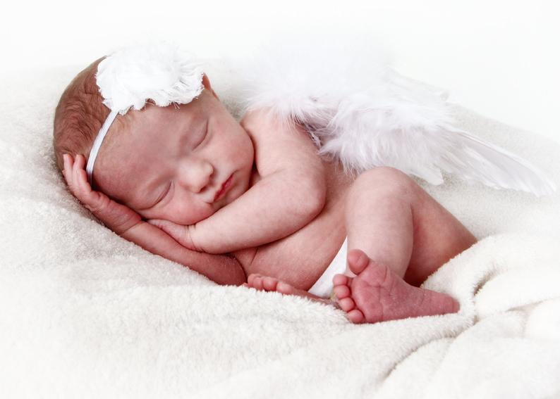 Herzlich Willkommen, Romy Alina! Schon zu Beginn des Jahres, am 25. Januar wurde die 51 Zentimeter große und 2940 Gramm schwere Maus im Theresien-Krankenhaus geboren.