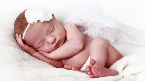 Herzlich Willkommen, Romy Alina! Schon zu Beginn des Jahres, am 25. Januar wurde die 51 Zentimeter große und 2940 Gramm schwere Maus im Theresien-Krankenhaus geboren.