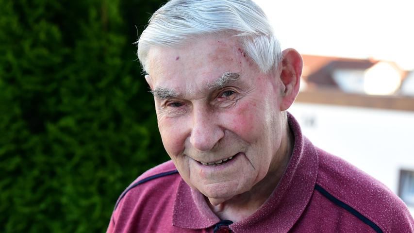 Der "Vater der Feier": Immer noch fit mit seinen 89 Jahren ist  Georg "Schorsch" Schork.    