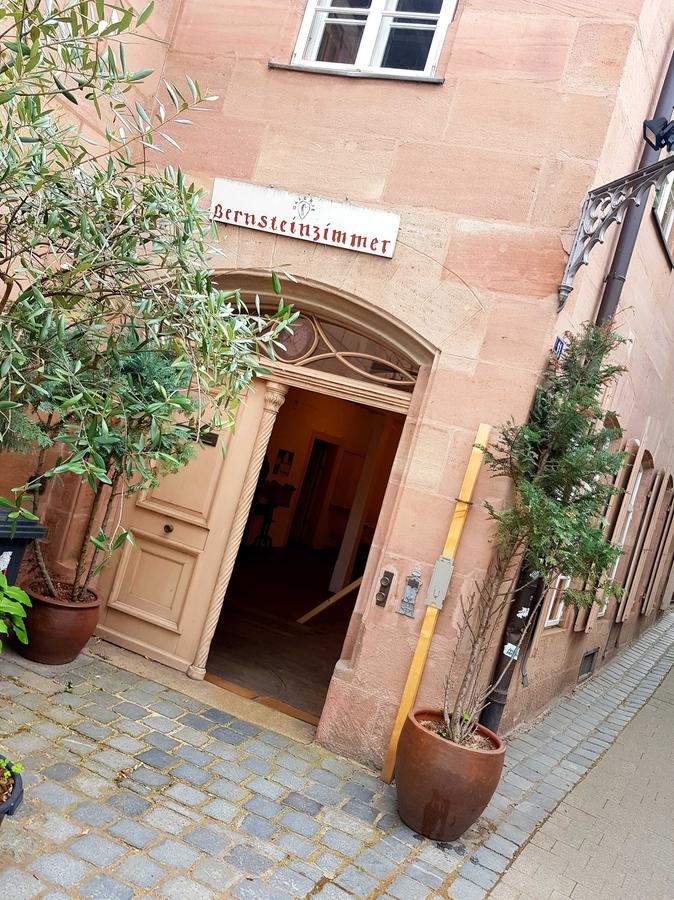 Direkt an der Pegnitz gelegen: Die Galerie Bernsteinzimmer lockt mit zeitgenössischer Kunst. Direkt an der Pegnitz gelegen: Die Galerie Bernsteinzimmer lockt mit zeitgenössischer Kunst.
