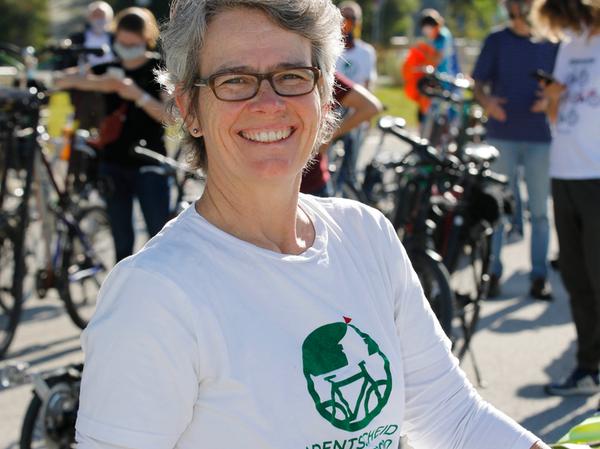 Nicola Mögel setzt sich für besseren Bedingungen für Radlerinnen und Radler in Nürnberg ein. Nicola Mögel setzt sich für besseren Bedingungen für Radlerinnen und Radler in Nürnberg ein.