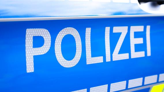 Vandalen zerkratzen die Türen mehrerer Autos in Kersbach