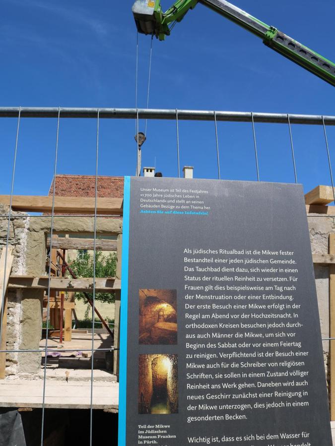 Mit Kran im großen Baukasten: Synagoge entsteht neu im Freilandmuseum 