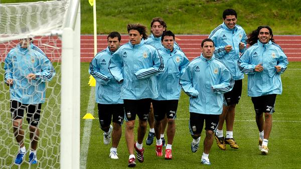 Auf dem adidas-Gelände konnte die argentinische Elf trainieren. Auf genau diesem Adi-Dassler-Sportfeld trainiert auch die deutschen Fußballnationalmannschaft in Vorbereitung auf die EM 2021.