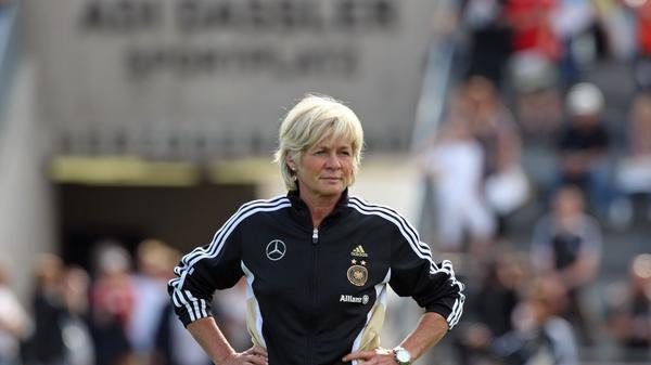 Auch die Frauennationalmannschaft hat schon auf dem Adi-Dassler-Sportplatz trainiert. Hier sieht man die frühere Bundestrainerin Silvia Neid. Das war 2011.