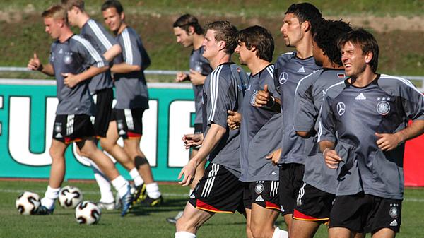 Juni 2005: Öffentliches Training der Nationalmannschaft während des Confederations Cups.