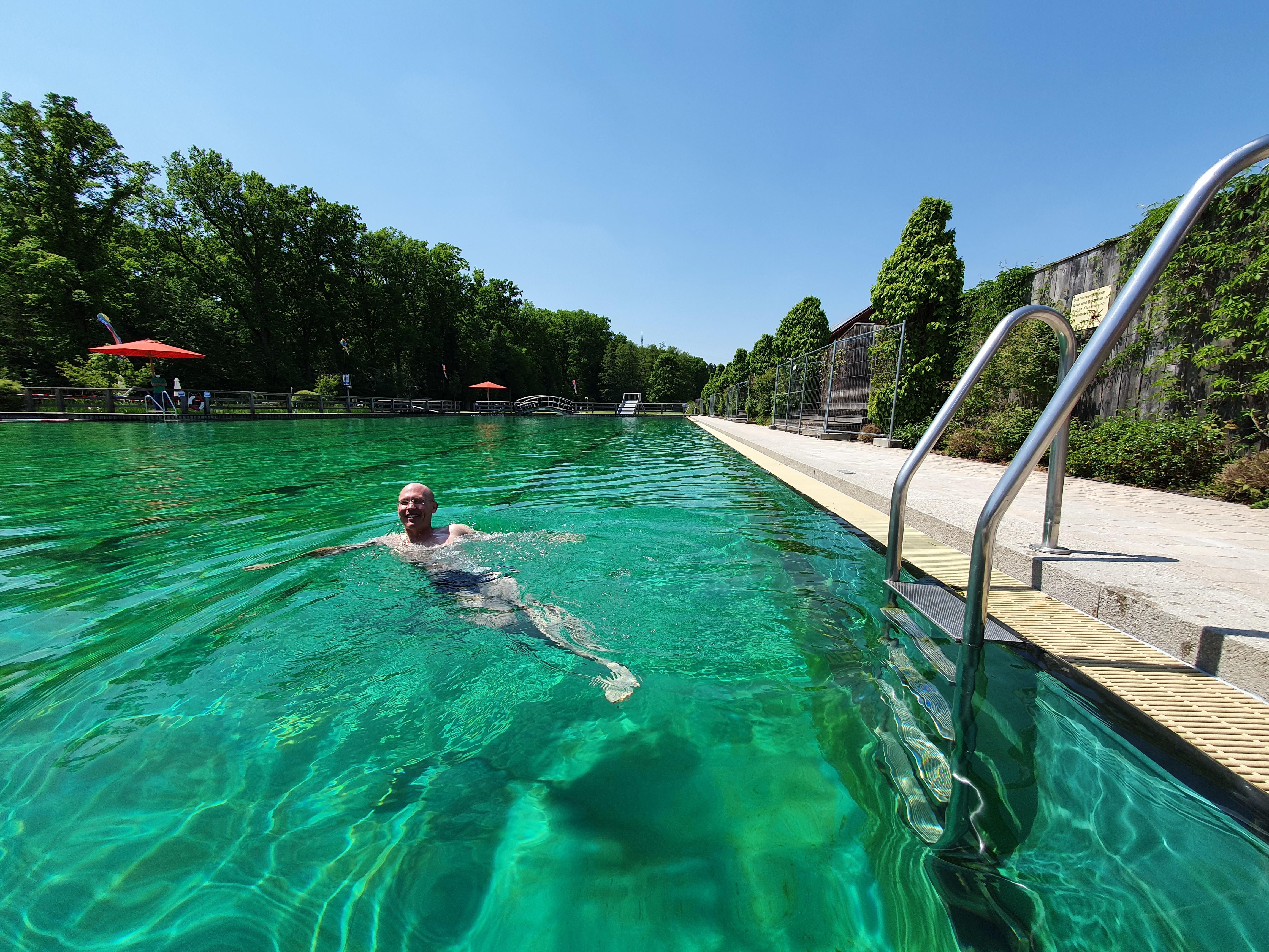 ...und ab ins Nass, das mit 20 Grad von der Sonne schon gut aufgewärmt war.
