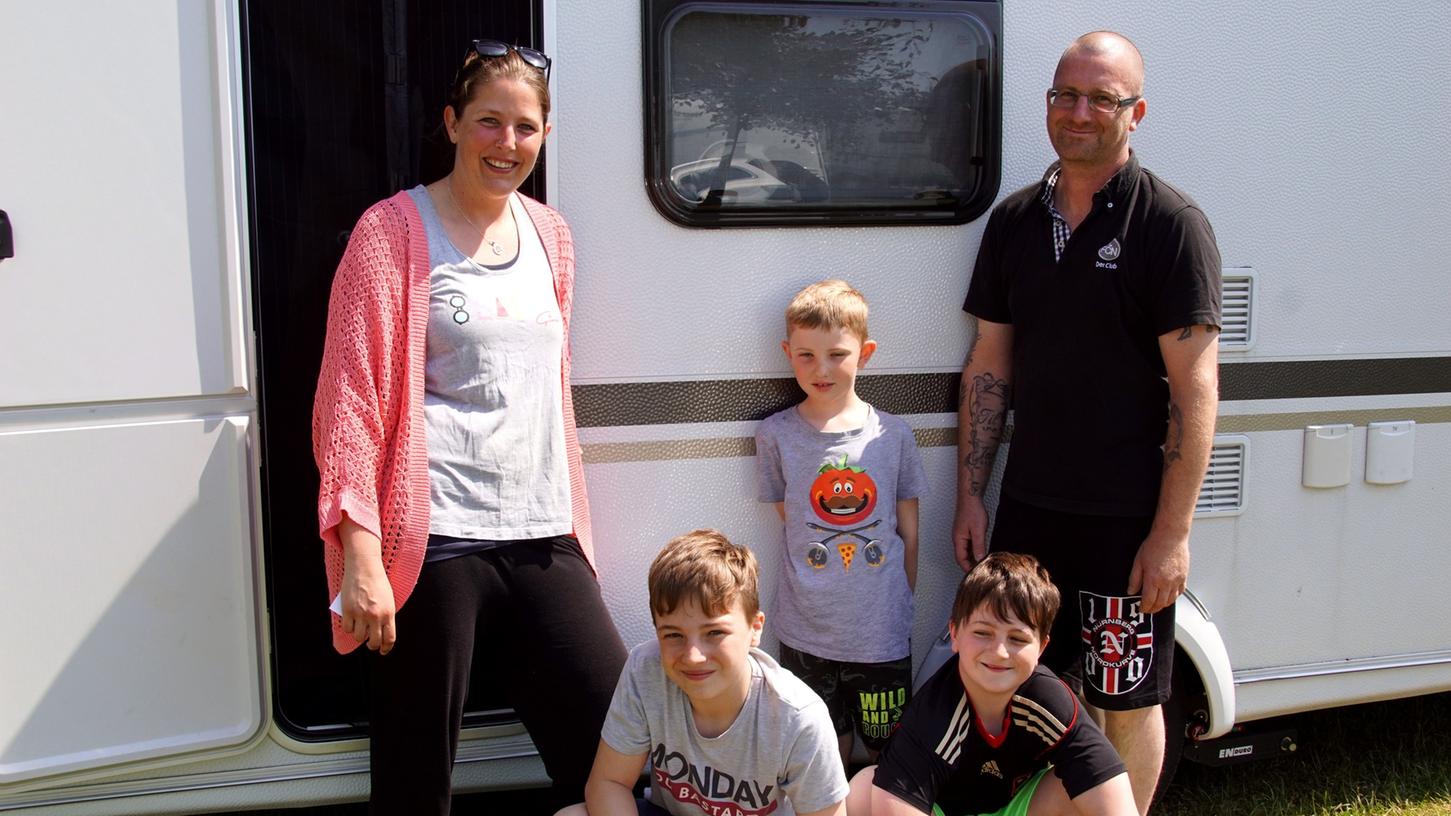 Die Familie Appold aus Bad Windsheim trifft sich mit Freunden aus Baden-Württemberg auf dem Walder Campingplatz Fischer-Michl.
Die Familie Appold aus Bad Windsheim trifft sich mit Freunden aus Baden-Württemberg auf dem Walder Campingplatz Fischer-Michl.