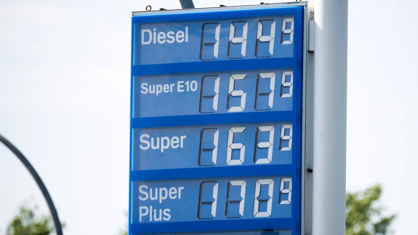 Die Benzinpreise steigen.