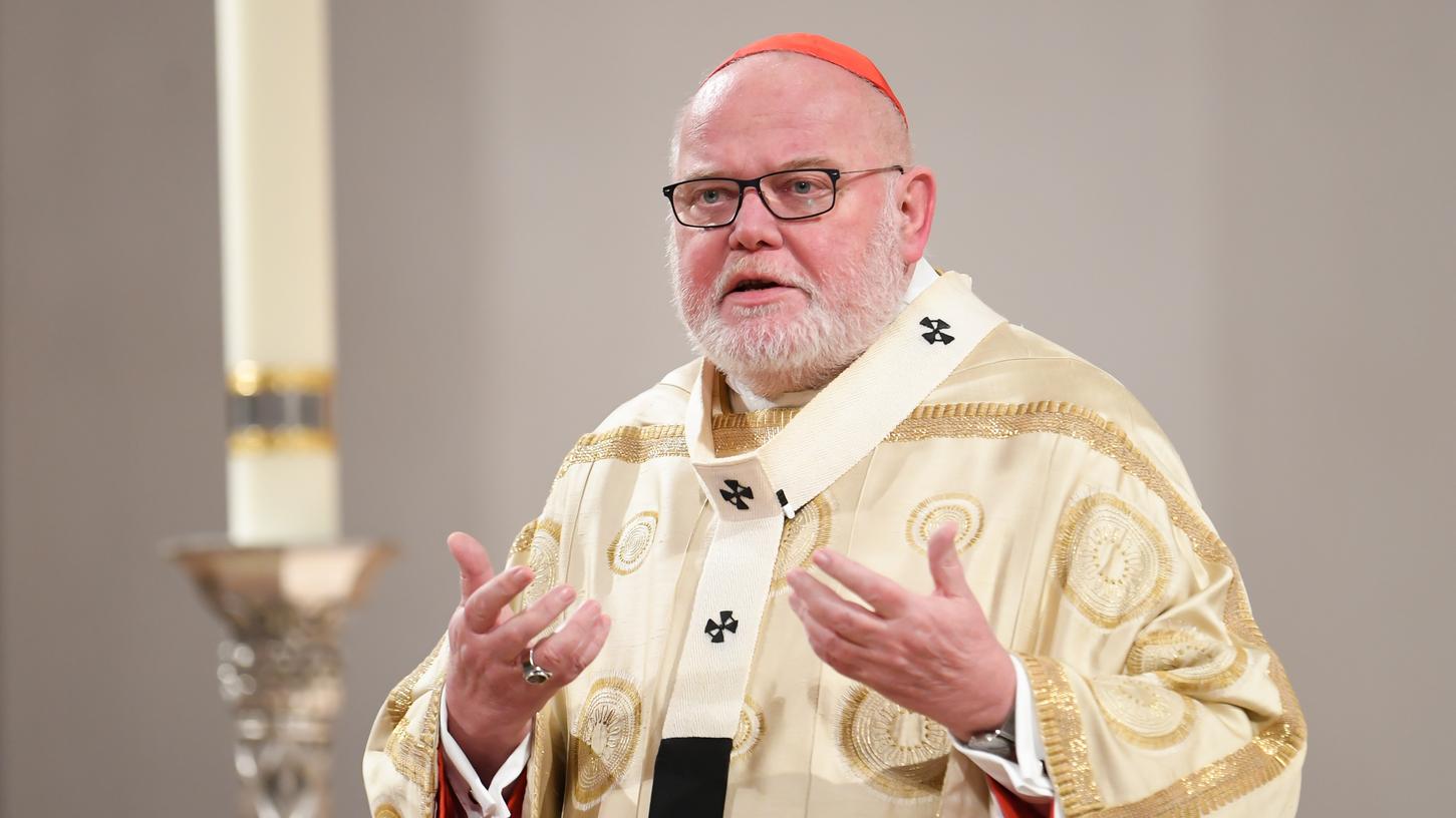 Der frühere Vorsitzende der Deutschen Bischofskonferenz, Kardinal Marx, hat Papst Franziskus gebeten, ihn aus dem Bischofsamt zu entlassen.