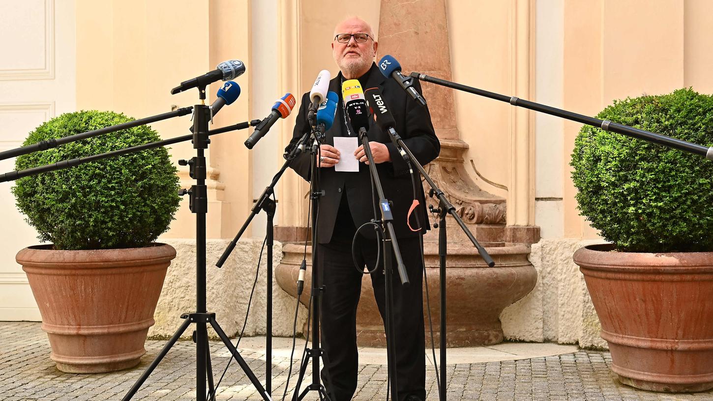 Am Freitagnachmittag legt Kardinal Reinhard Marx in München bei einer Pressekonferenz noch einmal persönlich seine verheerende Bilanz zu seiner Kirche dar. Das Medieninteresse ist riesig. Am Freitagnachmittag legt Kardinal Reinhard Marx in München bei einer Pressekonferenz noch einmal persönlich seine verheerende Bilanz zu seiner Kirche dar. Das Medieninteresse ist riesig.
