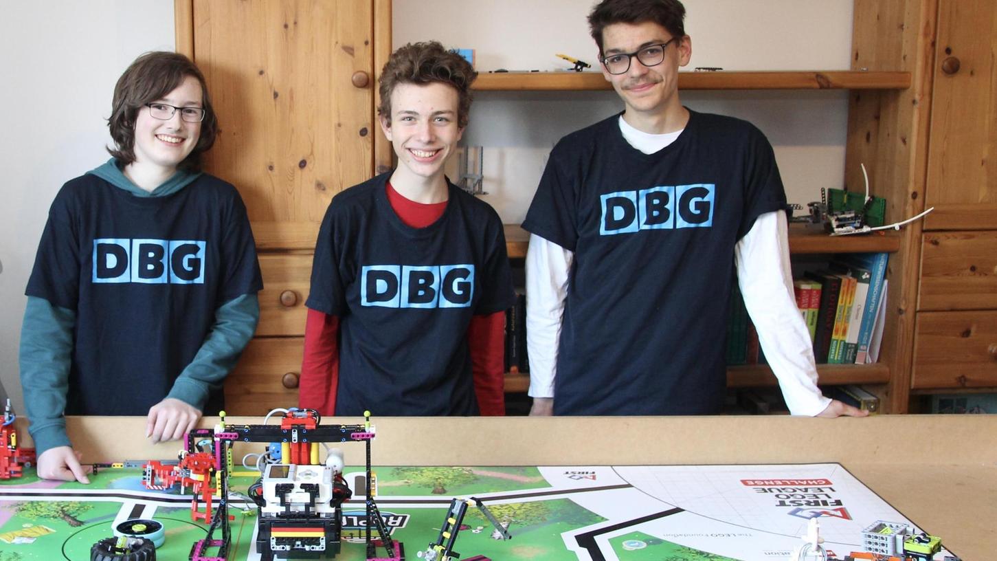 Oberasbach: Gymnasiasten lassen Roboter Klimmzüge machen