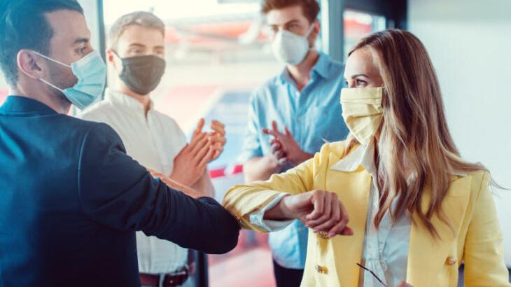 Aktuell sehen Begegnungen so aus: Karl-Heinz Leven ist sich sicher, dass diese Verhaltensweisen im durch Corona entstandenen „Hygienezeitalter“ erhalten bleiben werden. Aktuell sehen Begegnungen so aus: Karl-Heinz Leven ist sich sicher, dass diese Verhaltensweisen im durch Corona entstandenen „Hygienezeitalter“ erhalten bleiben werden.