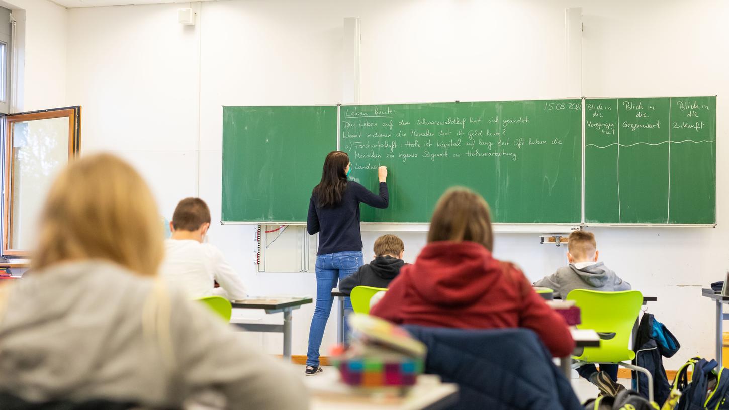 In Bambergs Schulen kann mit Op-Maske und Schnelltest Präsenzunterricht stattfinden. 