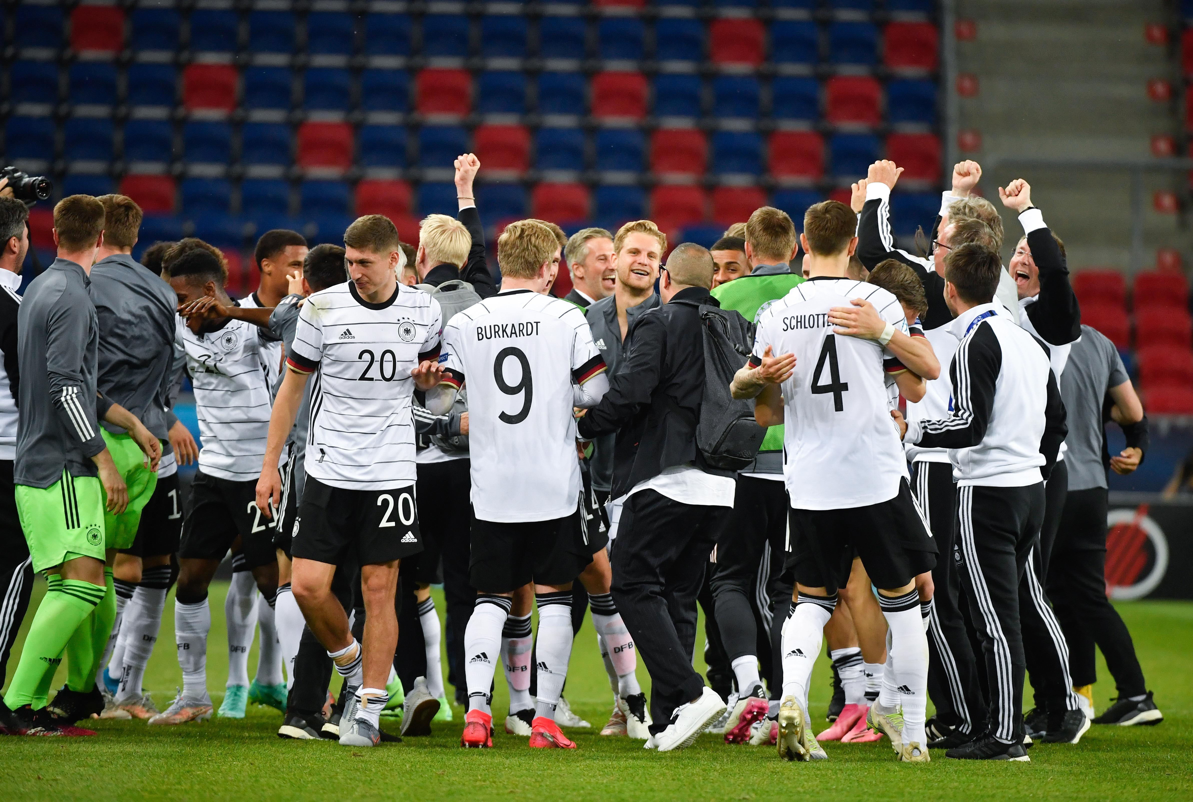 Triumph Gegen Portugal Deutsche U21 Gewinnt Em Finale Sport Nordbayern