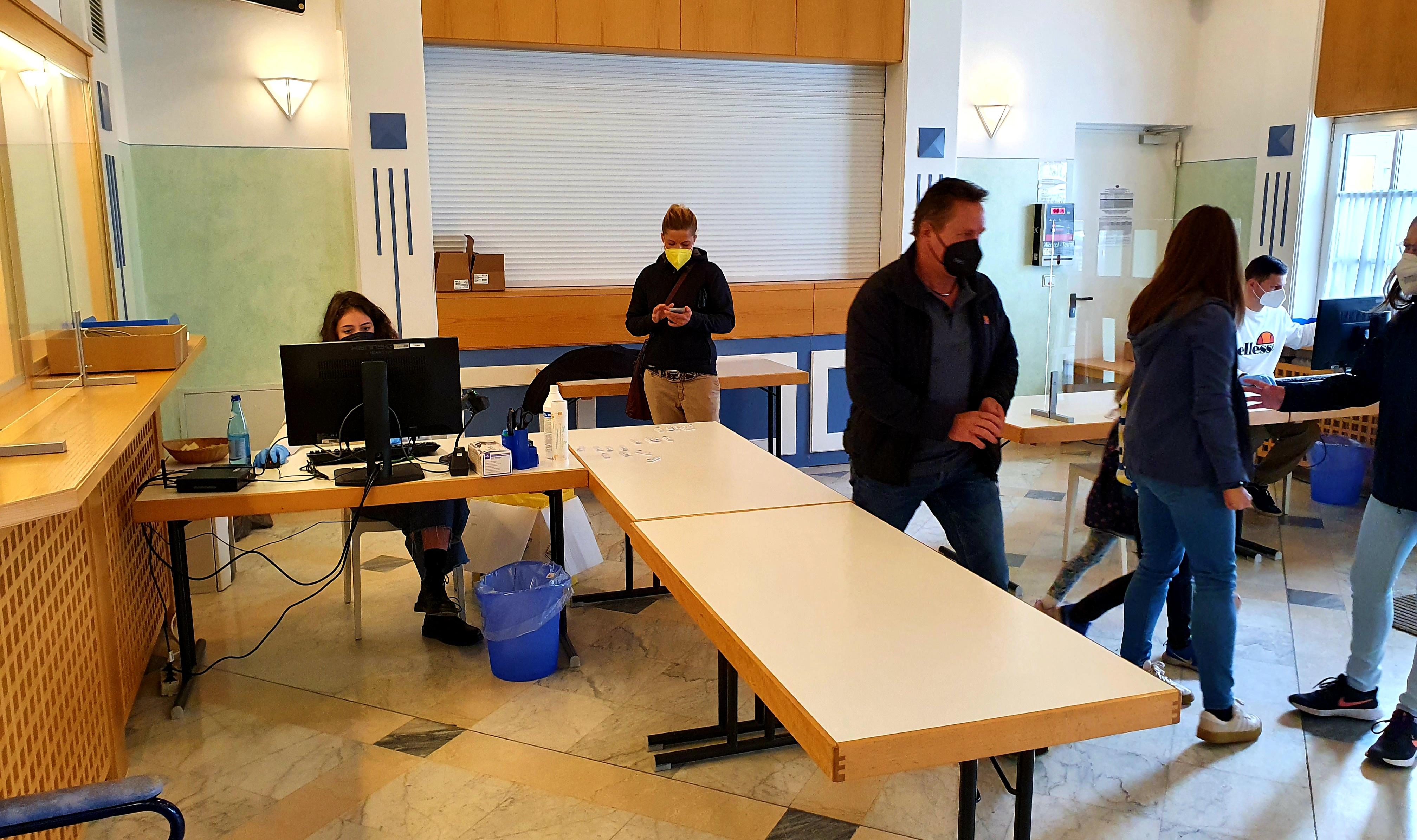 Gäste können sich in Südtirol kostenlos auf Corona testen lassen, die Prozedur dauert kaum zehn Minuten.