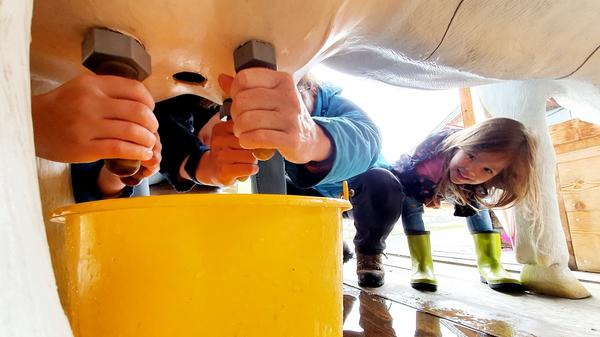 Der Reiherhof im Gsieser Tal bei St. Magdalena ist ein Schaubaernhof mit Streichelzoo und Schankstube. Hier kann man locker mit Kindern einen ganzen Tag verbringen.
