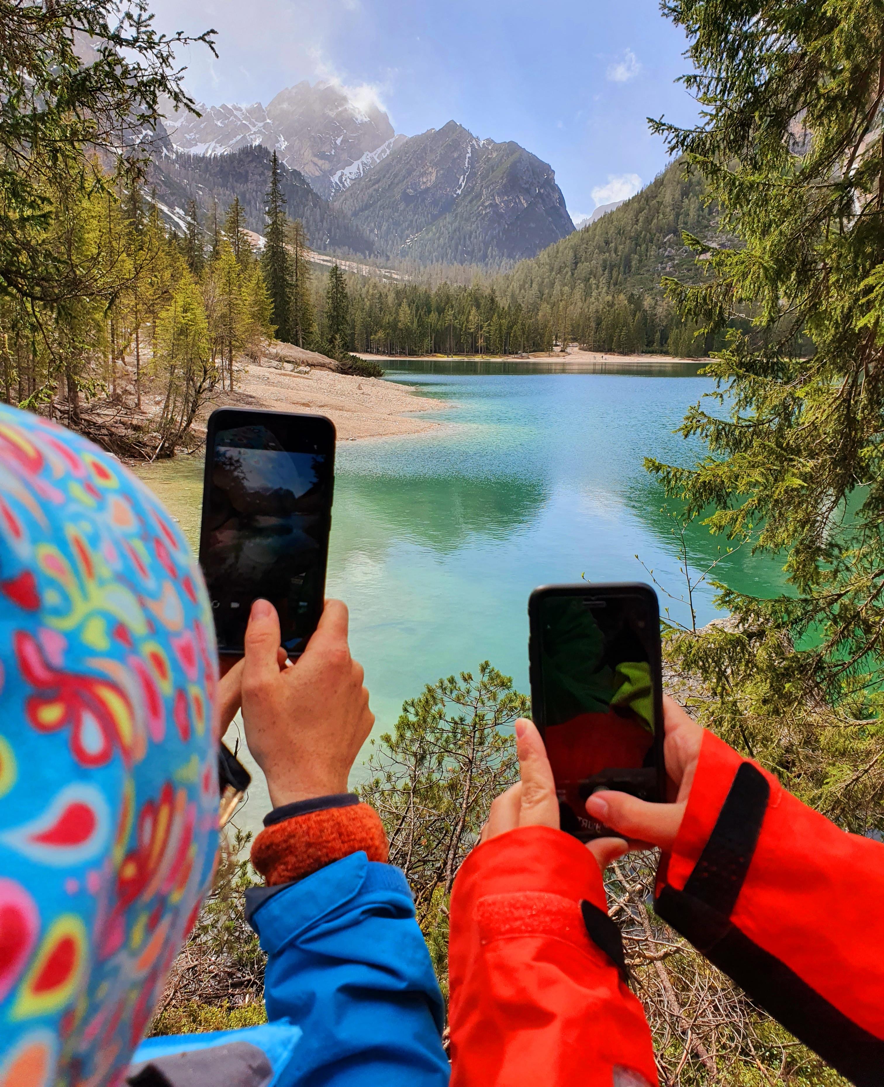 Beliebtes Fotomotiv bei Instagramern: Der Pragser Wildsee. Wir haben den Irrsinn dort nachgestellt.
