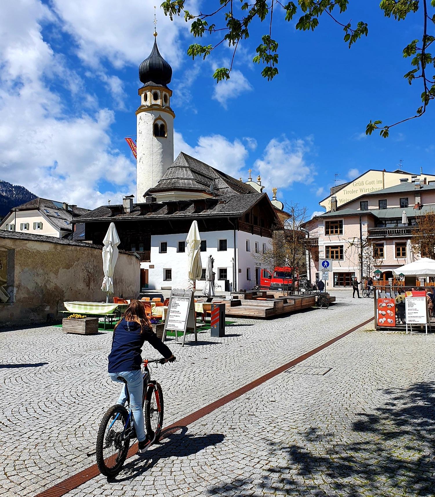 In Innichen beginnt eine E-Bike-Tour über den Toblacher See bis zu den drei Zinnen.