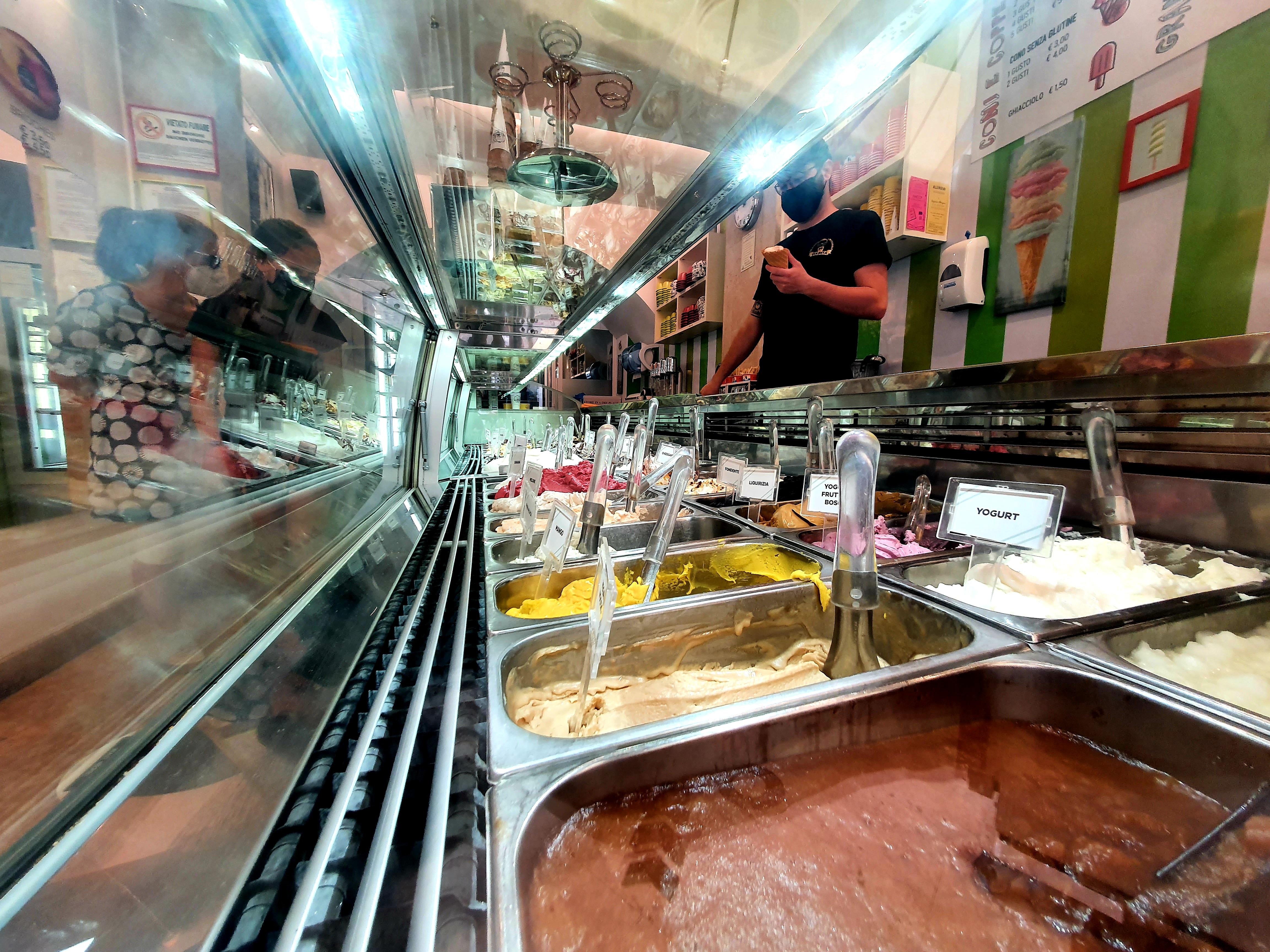 Das beste Eis in Riva gibt´s in der Eisdiele Eta Beta.
Das beste Eis in Riva gibt´s in der Eisdiele Eta Beta.