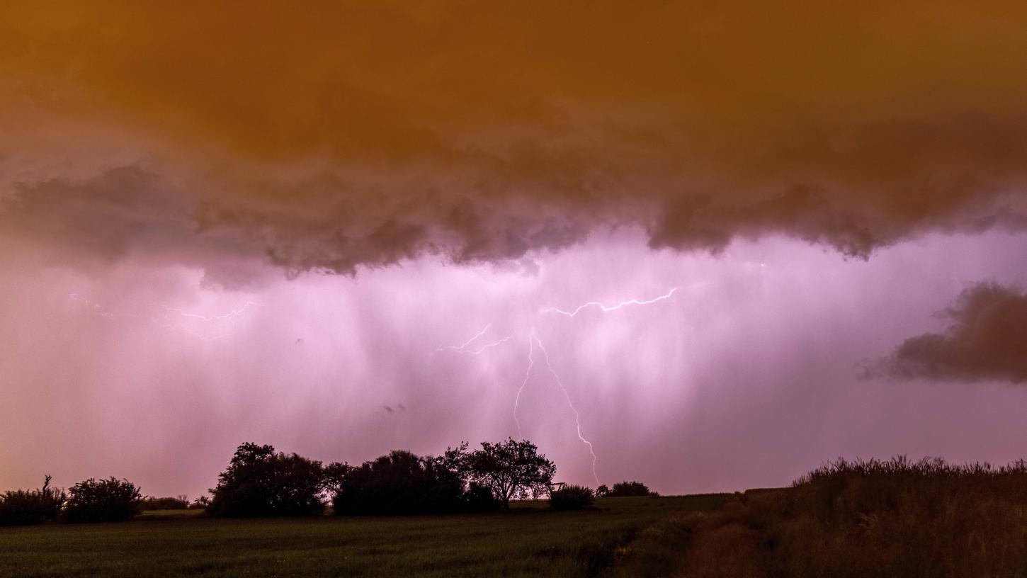 Ein kurzes, aber heftiges Gewitter hat sich am Montagnachmittag über Forchheim entladen (Symbolfoto).