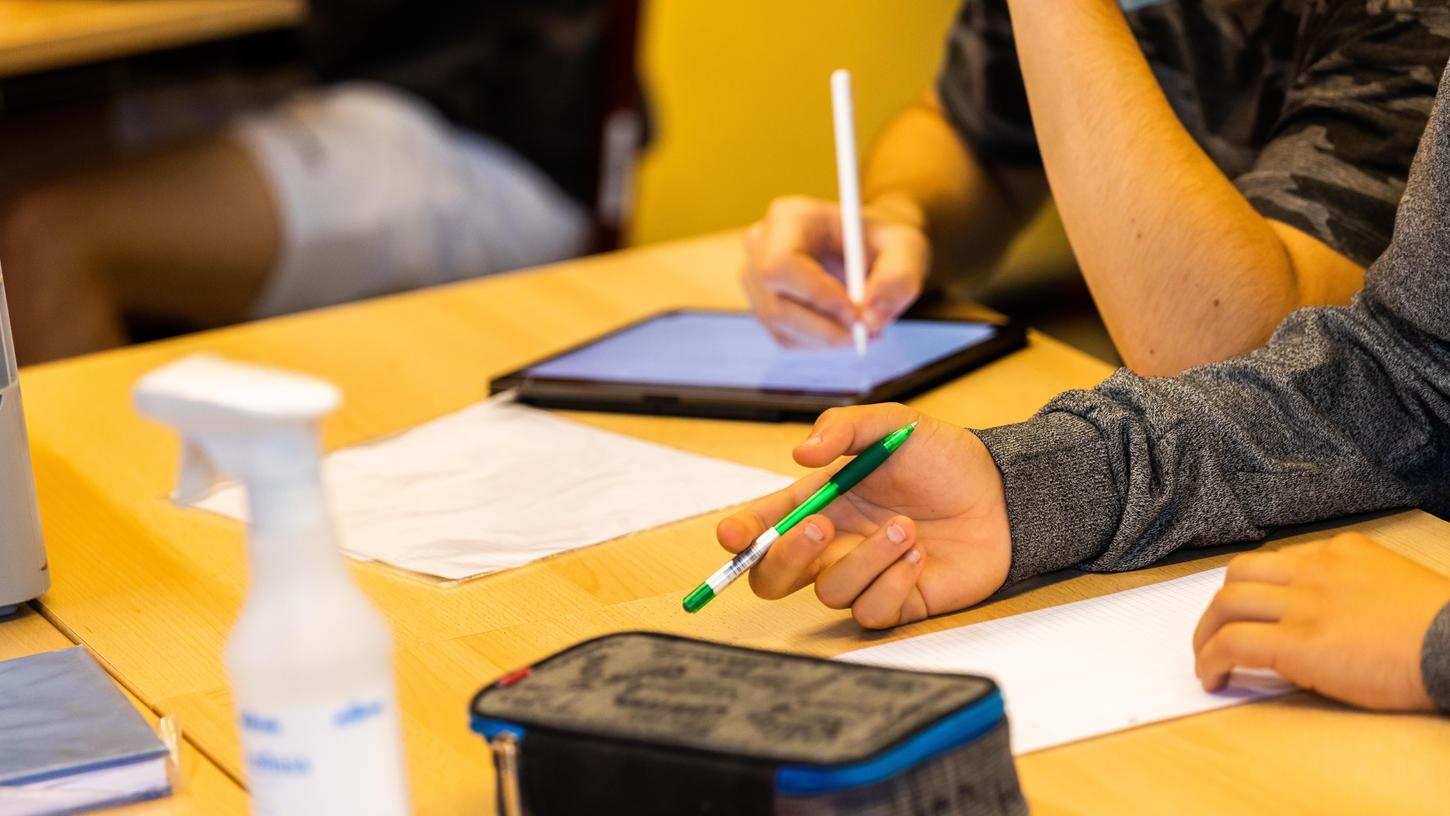 Laut dem Lehrerverband BLLV hat die Corona-Pandemie den chronischen Lehrermangel an Grund-, Mittel- und Förderschulen nur überdeckt.