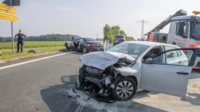 Autos kollidierten: Drei Verletzte nach Unfall auf B14