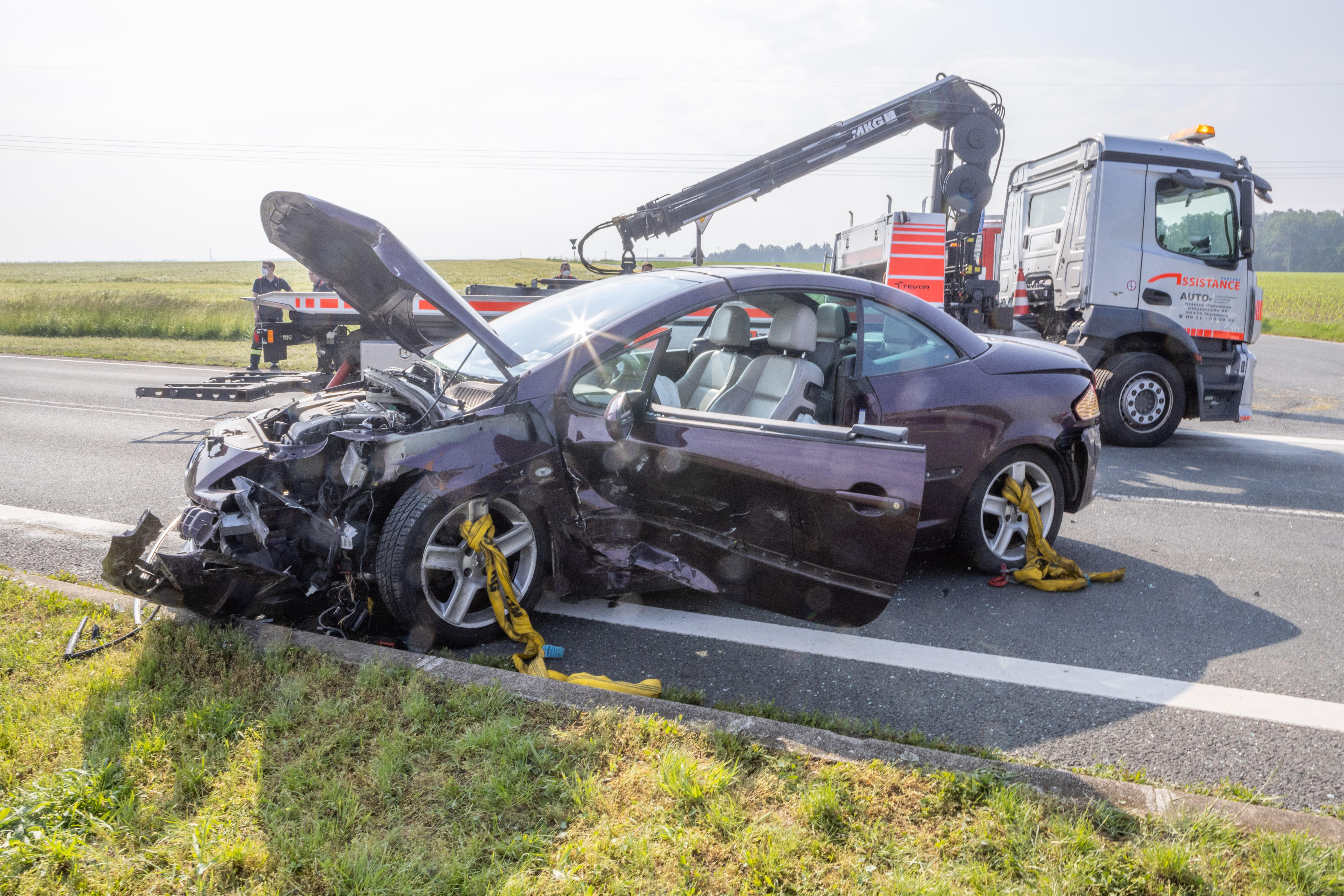 Unfall Mit Drei Verletzten B14 Blieb Komplett Gesperrt Furth Nordbayern
