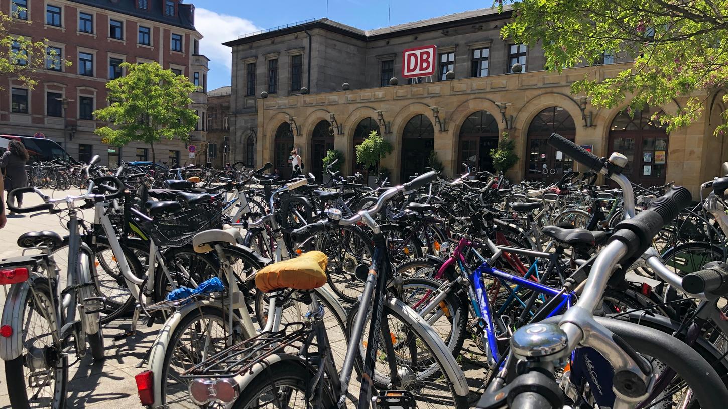 Dass das Fahrrad in Erlangen hoch im Kurs steht, sieht man zum Beispiel am Bahnhofsplatz.