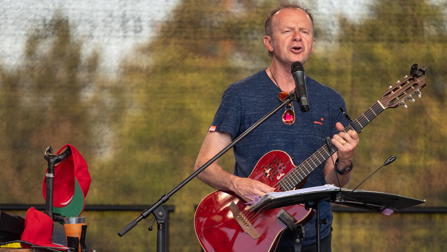 Auch Willy Astor (hier bei einem Auftritt 2020 in Roth) wird im Forchheimer Stadtpark aufspielen - als "Jäger des verlorenen Satzes".